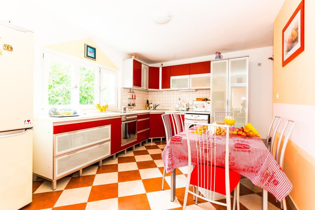 Holiday Home Villa Pindo Стон Екстериор снимка